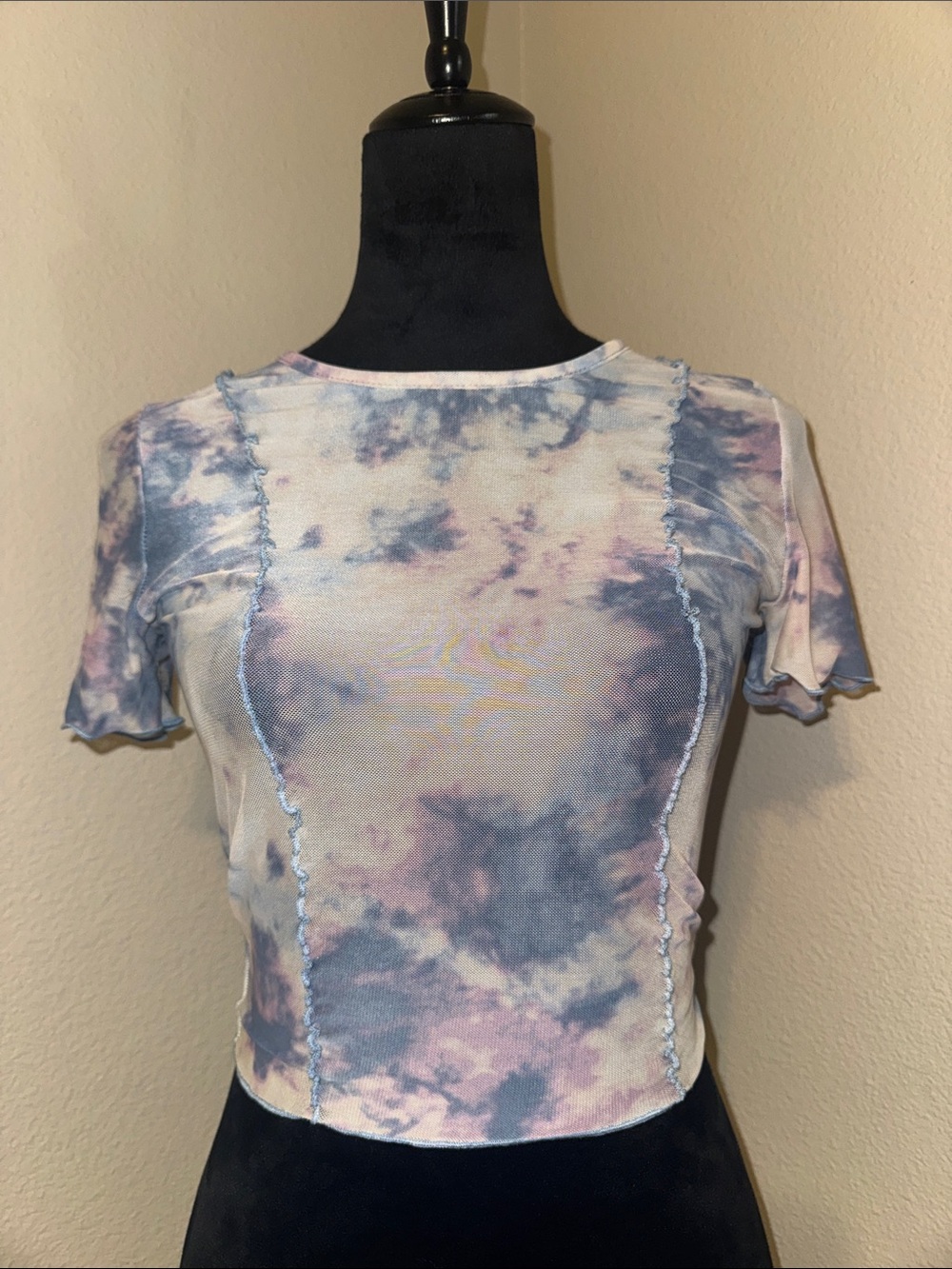 😎💕Urban Outfitters Pastel Tie-Dye Ruffle Sleeve Mesh Crop Top